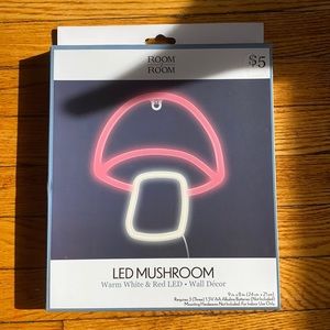New never used LED mushroom wall decor lamp, warm includes 3 AAA DURACELL 🔋